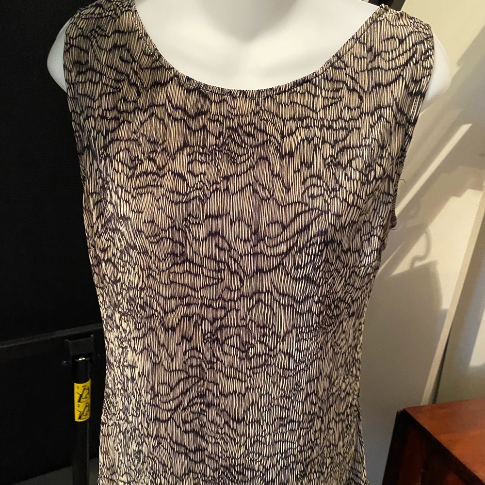 Sleeveless black/cream Banana Republic top